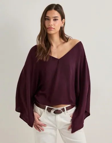 Nelly   Rød   Satin Slit Blouse