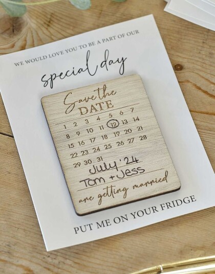 10 stk "Save the Date" Bryllupsinvitasjoner i Tre med Magnet Rustic Romance