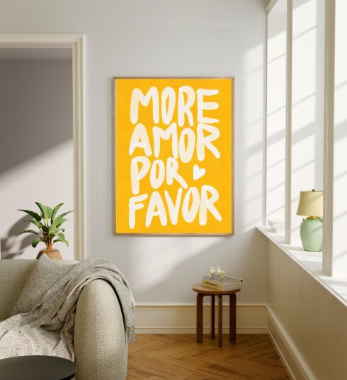 Plakat – MORE AMOR POR FAVOR / Gul Plakat – MORE AMOR POR FAVOR / Gul