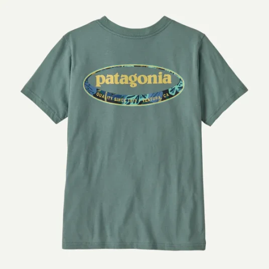 Patagonia Kids" Graphic T Shirt 95 Oval Logo Trop: Blue Sage S 7 8 år Patagonia Kids" Graphic T Shirt 95 Oval Logo Trop: Blue Sage S 7 8 år