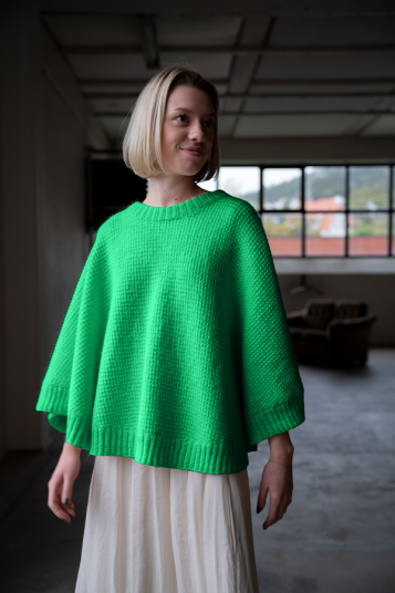 Dale Garn 443 19E Florence Poncho Og Halstube Skarp Grønn