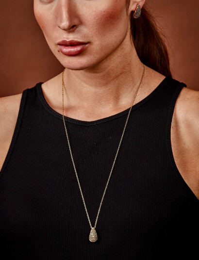 Bud to rose Drop Crystal Neckalce Black/Gold   Gold   ONE SIZE