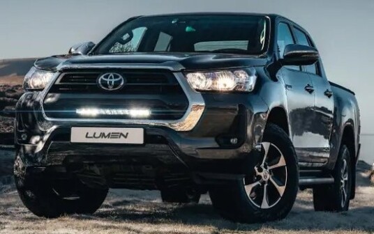 Lumen grillkit Toyota Hilux SR 2021+ CS20. 22984 lumen. Diskret og pen montering.