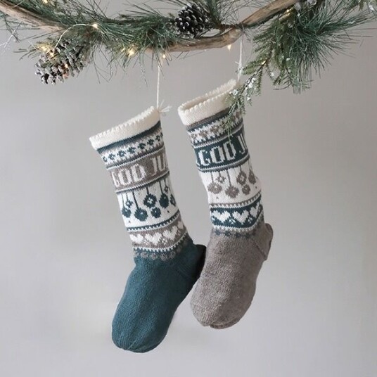 Bluum Strikk Julestrømper Julekuler og valgfrie navn garnpakke i Pure Eco Baby Wool Bluum Strikk Julestrømper Julekuler og valgfrie navn garnpakke i Pure Eco Baby Wool