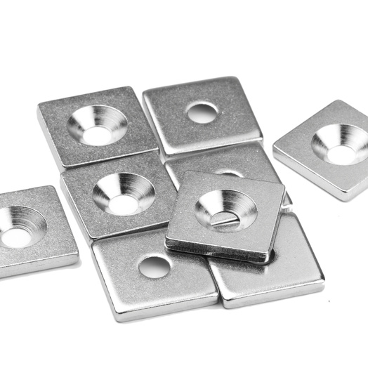 Kjøp firkantskive i stål 20 x 20 x 3 mm med forsenket skruehull