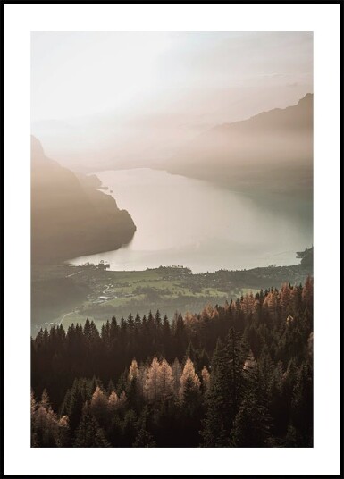 Misty Lake and Mountain View Plakat Plakat / 40x50cm