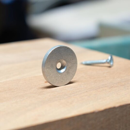Supermagneter Forsinket Skive Ø 25 X 3 mm med Monteringshull