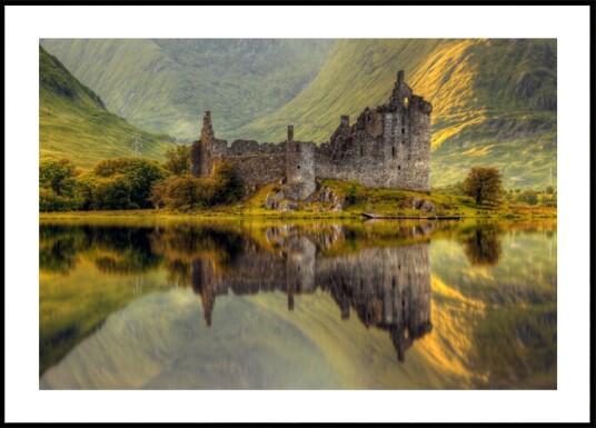 Scottish Castle Lake Reflection Plakat / 30x40 Scottish Castle Lake Reflection Plakat / 30x40