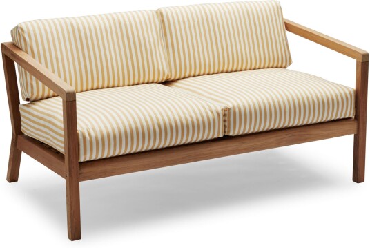 Fritz Hansen Virkelyst Sofa Teak Fossflakes Padding Outdoor Textile / Golden Yellow Stripe Utendørs Sofaer Says Who Fritz Hansen Virkelyst Sofa Teak Fossflakes Padding Outdoor Textile / Golden Yellow Stripe Utendørs Sofaer Says Who