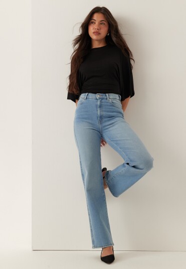 Dr. Denim Moxy Straight