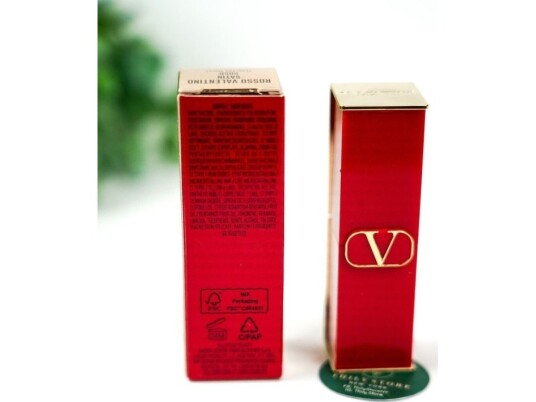 Valentino Valentino Rosso Satin Finish Cream Lipstick 505R Refillable 3.5 G Valentino Valentino Rosso Satin Finish Cream Lipstick 505R Refillable 3.5 G
