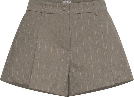 Monki Relaxed Pleated Mini Suiting Shorts Beige 46