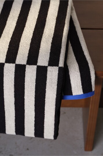 Jotex Badehåndkle 90x150 Cm Svart stripe TRINE Kjøp Håndklær hos Jotex Jotex Badehåndkle 90x150 Cm Svart stripe TRINE Kjøp Håndklær hos Jotex