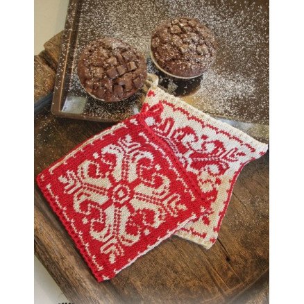 Baking Christmas by DROPS Design Grytelapper Strikkeoppskrift 20x19 cm 2 stk