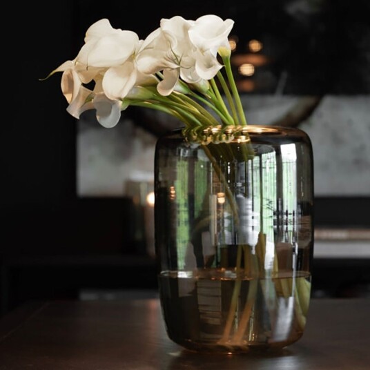 Artwood Reef vase i munnblåst glass Ø28 cm Smoke Grey Artwood Reef vase i munnblåst glass Ø28 cm Smoke Grey