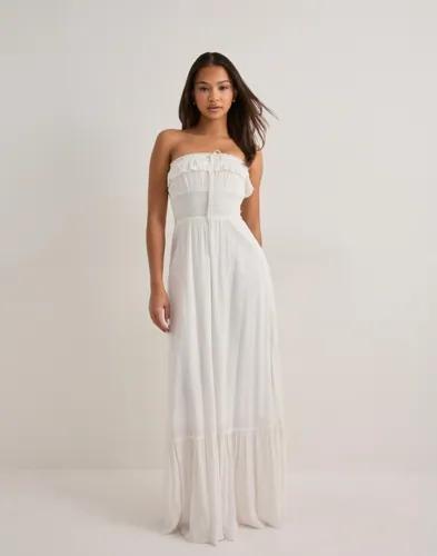 Nelly Hvit Summer Breeze Dress