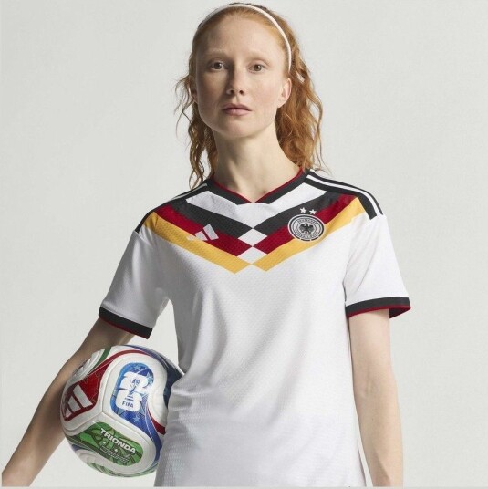adidas Germany 26 Women's Team Home Authentic Jersey størrelse Small
