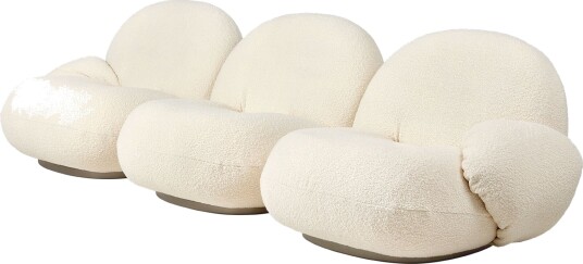 Gubi Pacha Sofa 3 seter Trukket i Karakorum 001 med Base i Perlegull