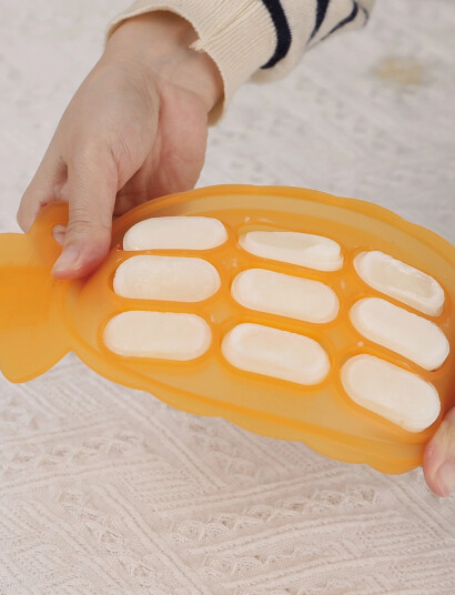 Haakaa Pineapple Silicone Nibble Tray Pea Green Green One Size Haakaa Pineapple Silicone Nibble Tray Pea Green Green One Size