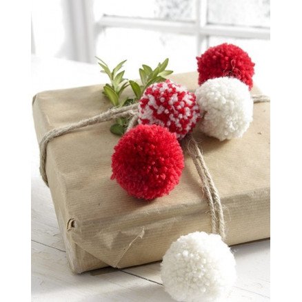 Drops Garnstudio Wrap It Up! by DROPS Design Pongponger Oppskrift 5 cm