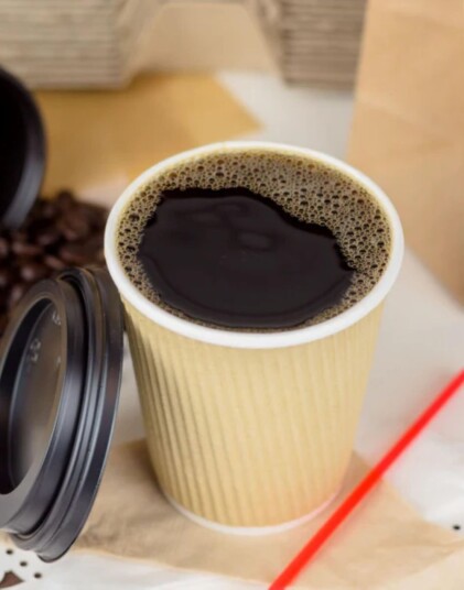 5 stk Rillede Varmekopper/Kaffekopper med Lokk i Papp 355 ml
