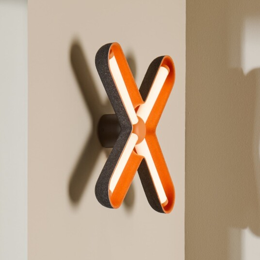 Loom Design Fuzz Vegglampe Sort/ Oransje