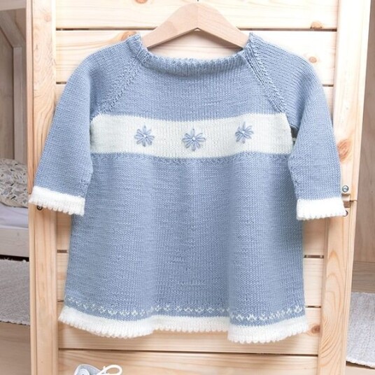 Bluum Strik Strikkekjole Blomsterpiken - garnpakke i Bluum Soft Merino Ull