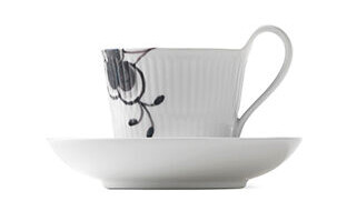 Royal Copenhagen Black Fluted Mega kopp med skål 2 25 cl med hank