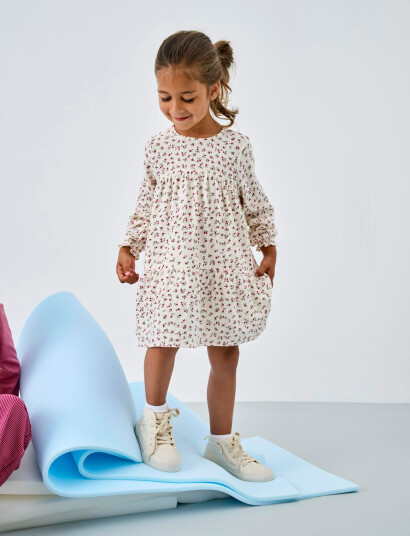 Kids Only Kmgthyra Life Ls A-Sh Dress Aop Wvn Noos - Cream - 116 Kids Only Kmgthyra Life Ls A-Sh Dress Aop Wvn Noos - Cream - 116