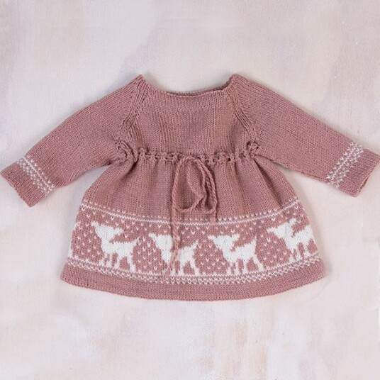 Bluum Strik Strikkekjole Bambi - garnpakke i Bluum Pure Eco Baby Ull Bluum Strik Strikkekjole Bambi - garnpakke i Bluum Pure Eco Baby Ull