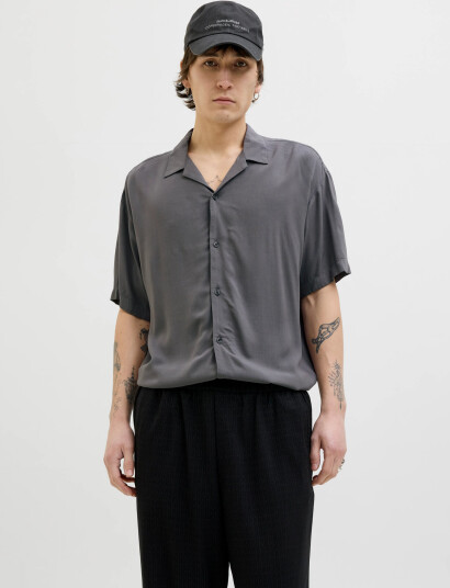 Jack & Jones Jjejeff Solid Resort Shirt S/S Sn - Grey - L Jack & Jones Jjejeff Solid Resort Shirt S/S Sn - Grey - L