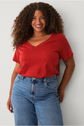 Zizzi - T-skjorte vCharlin Straight V-neck - Rød Zizzi - T-skjorte vCharlin Straight V-neck - Rød