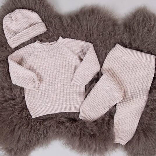 Bluum Strikkesett Hugo m/genser bukse og lue garnpakke i Soft Merino Ull
