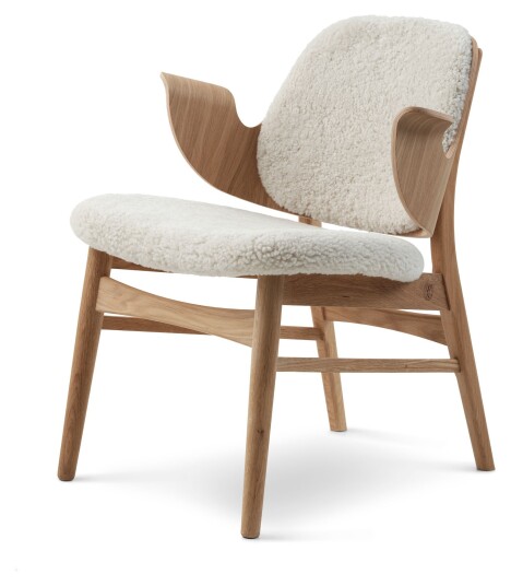Warm Nordic GESTURE Loungestol, hvitoljet eik, lammeskinn Warm Nordic GESTURE Loungestol, hvitoljet eik, lammeskinn