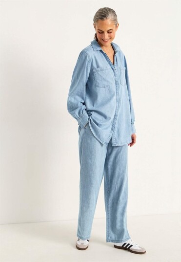 Bukse i denim med vide ben Bukse i denim med vide ben