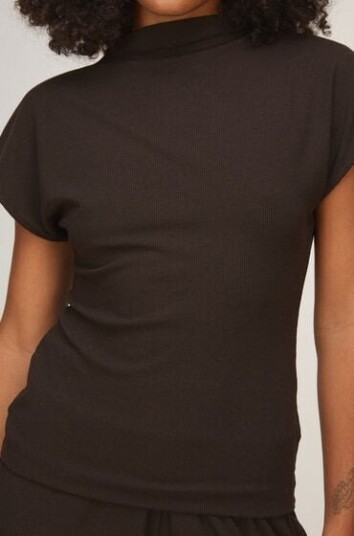 Hunkemöller Topp med korte ermer og ribbet mockneck Brun