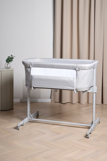 Beemoo CARE 2-i-1 Bedside Crib & Lekegrind, Light Grey
