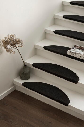 Ellos Home Trappetrinnsteppe 15 pk Svart