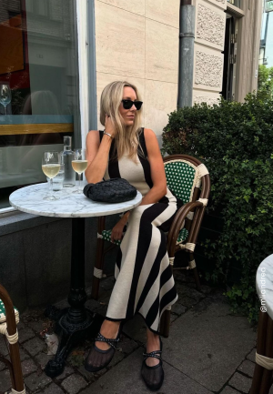 BUBBLEROOM Striped Sleeveless Knitted Dress Cream/Black M BUBBLEROOM Striped Sleeveless Knitted Dress Cream/Black M