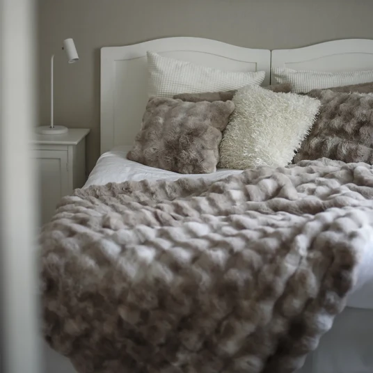 Skinnwille Misty pledd 120x180 cm Sand