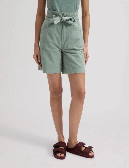 Lee Jeans Pleated Bermuda   Khaki green   26 x 00