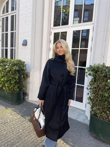Nelly Svart High Collar Belted Coat