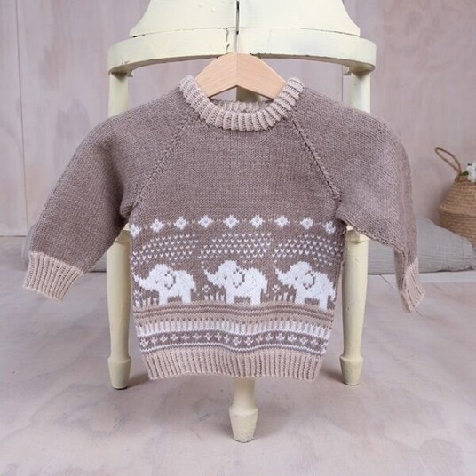 Bluum Strik Strikkegenser Elefantene bader - garnpakke i Bluum Soft Merino Ull