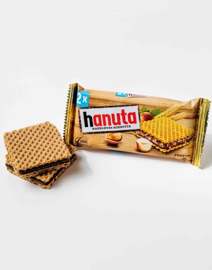 Ferrero Hanuta Wafer Sprø Vaffelkjeks med Hasselnøtt og Kakaofyll 44 gram