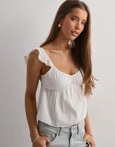 Nelly   Hvit   Lace Detail Frill Top