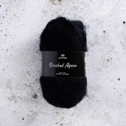 Svarta Fåret Brushed Alpaca Garn 01 Charcoal Black Svarta Fåret Brushed Alpaca Garn 01 Charcoal Black
