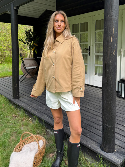 BYIC Avaic Short Trenchcoat Beige L BYIC Avaic Short Trenchcoat Beige L