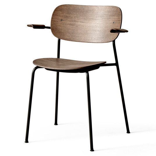 Audo Copenhagen - Co Chair Armrest Black Steel Base/stained Oak Seat Spisestoler Norm Architects Brun Metall/tre Audo Copenhagen - Co Chair Armrest Black Steel Base/stained Oak Seat Spisestoler Norm Architects Brun Metall/tre