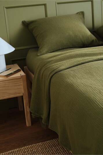 Jotex Sengeteppe i Musselin Olivengrønn AMILIA 21367930978
