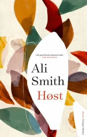 Ali Smith Høst Pocketbok fra Forlaget Oktober